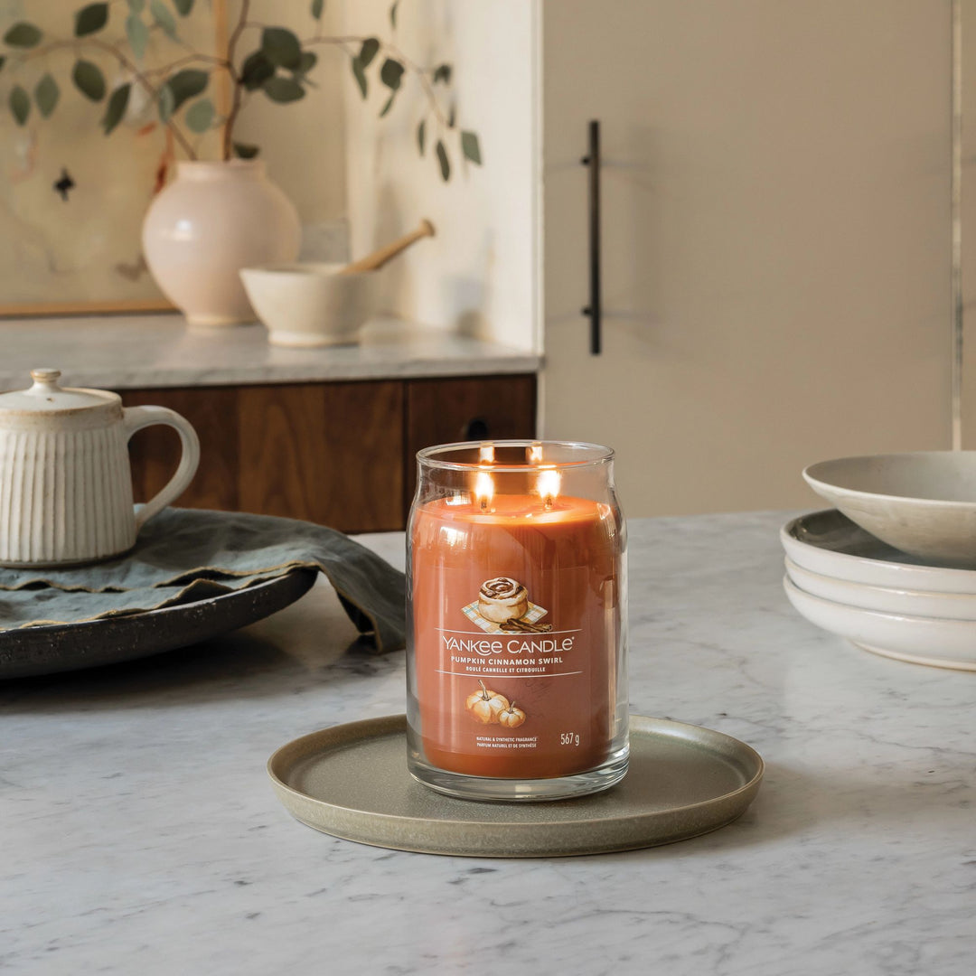 Pumpkin Cinnamon Swirl Signature Large Jar by Yankee Candle