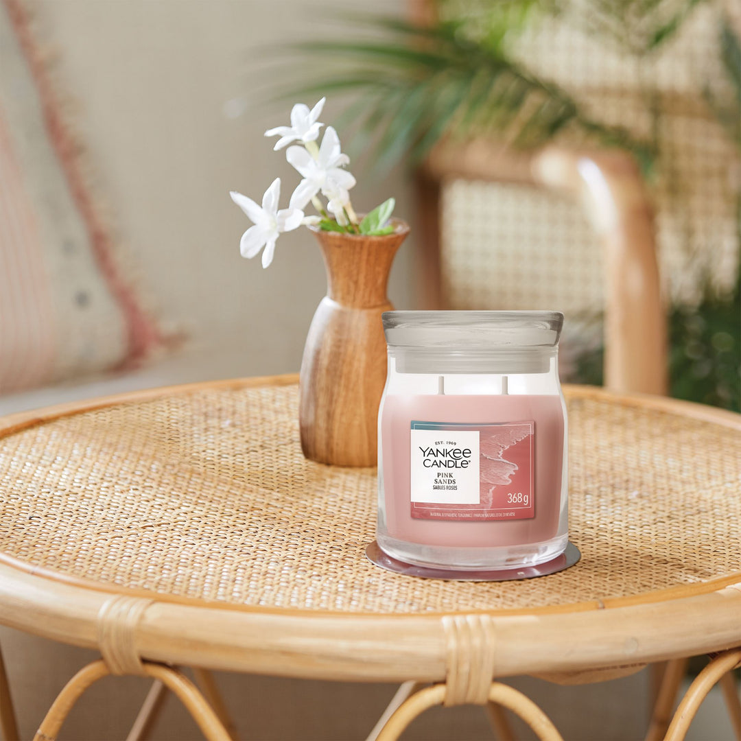 Pink Sands Signature Medium Jar by Yankee Candle
