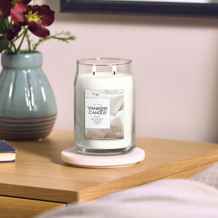 Soft Blanket Signature Large Jar by Yankee Candle