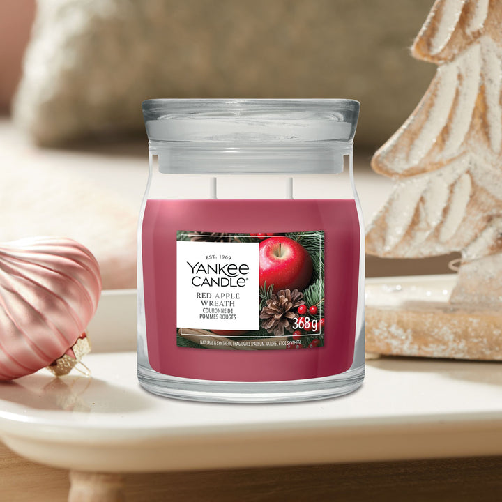 Red Apple Wreath Signature Medium Jar by Yankee Candle
