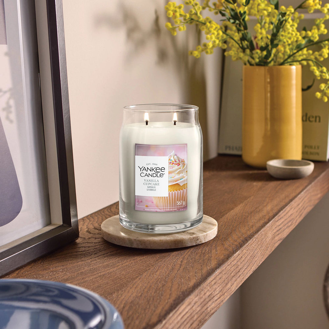 Vanilla Cupcake Signature Large Jar by Yankee Candle