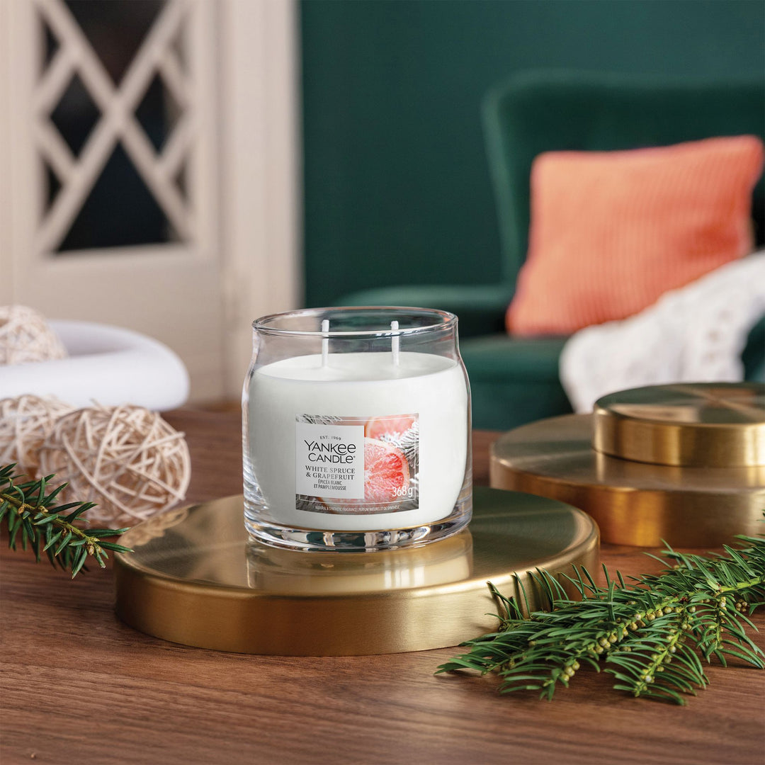 White Spruce &amp; Grapefruit Signature Medium Jar Yankee Candle
