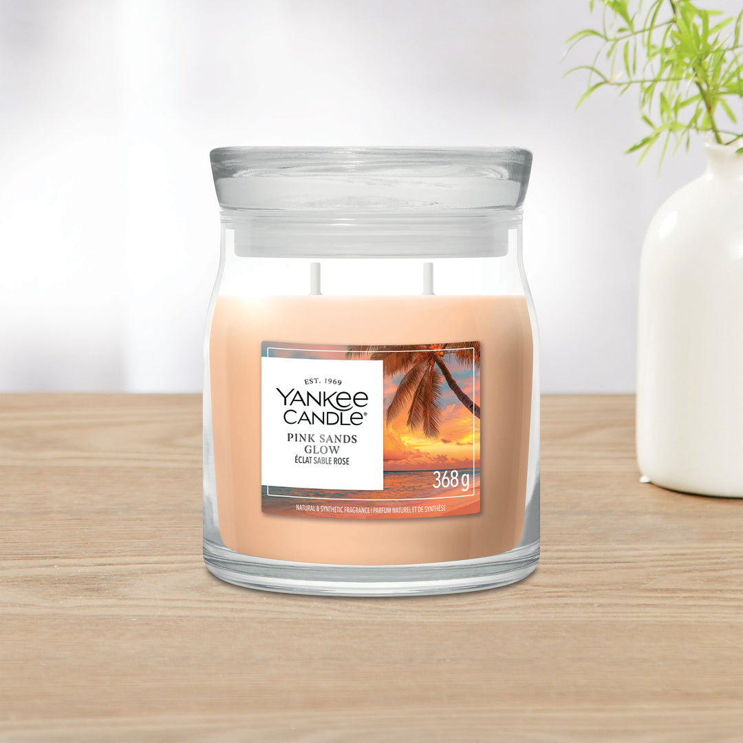 Pink Sands Glow Signature Medium Jar by Yankee Candle