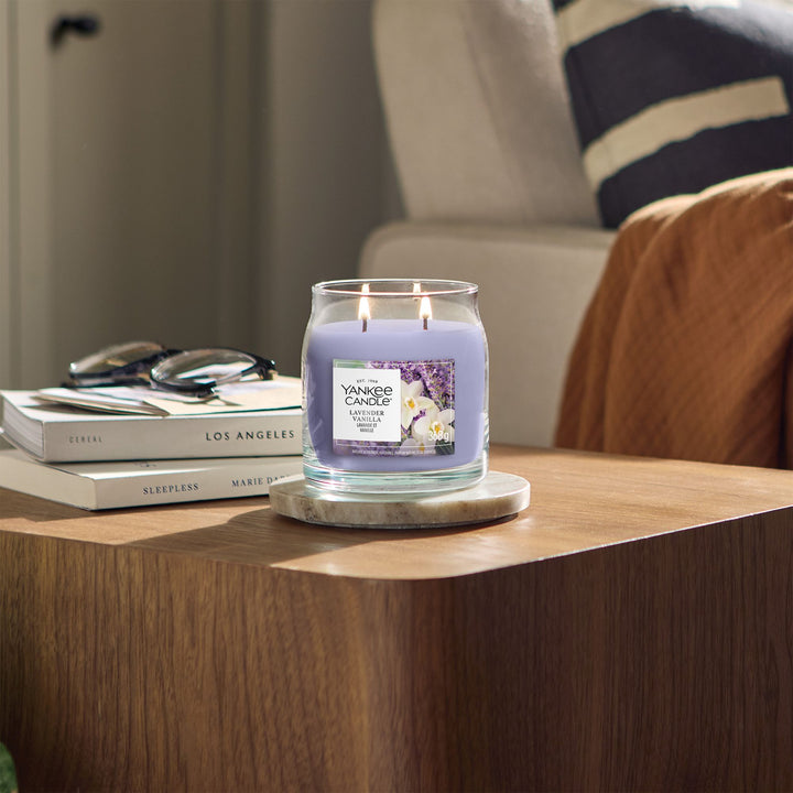 Lavender Vanilla Signature Medium Jar by Yankee Candle