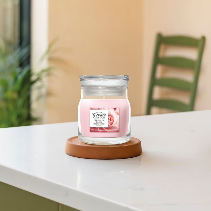 Fresh Cut Roses Signature Small Jar by Yankee Candle