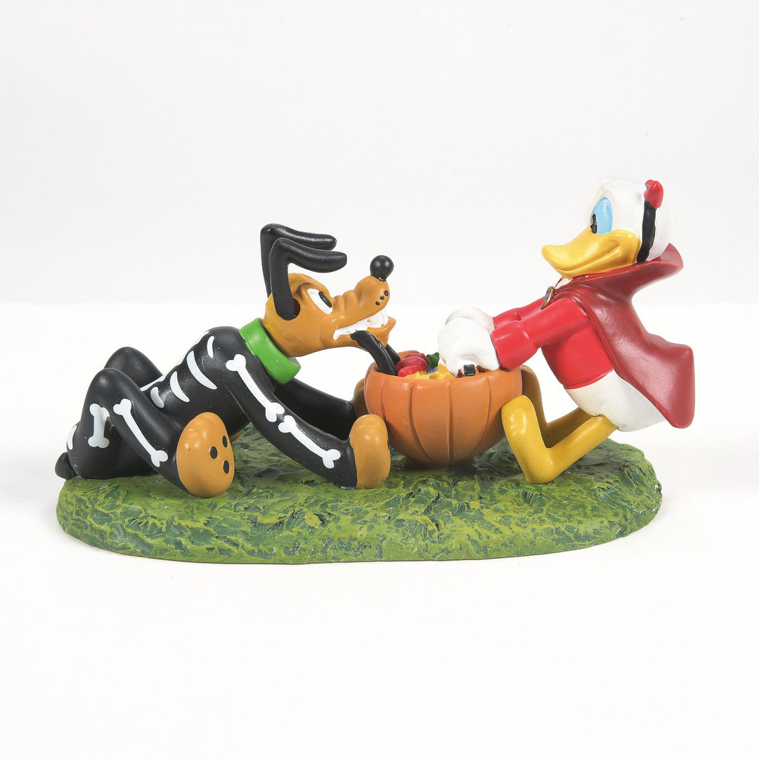 Donald & Pluto's Tussle Figurine - Disney Village by D56