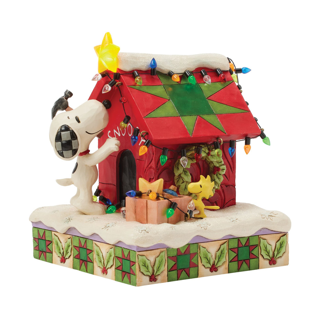 Prize-Worthy Christmas (Snoopy Doghouse) - Peanuts by Jim Shore