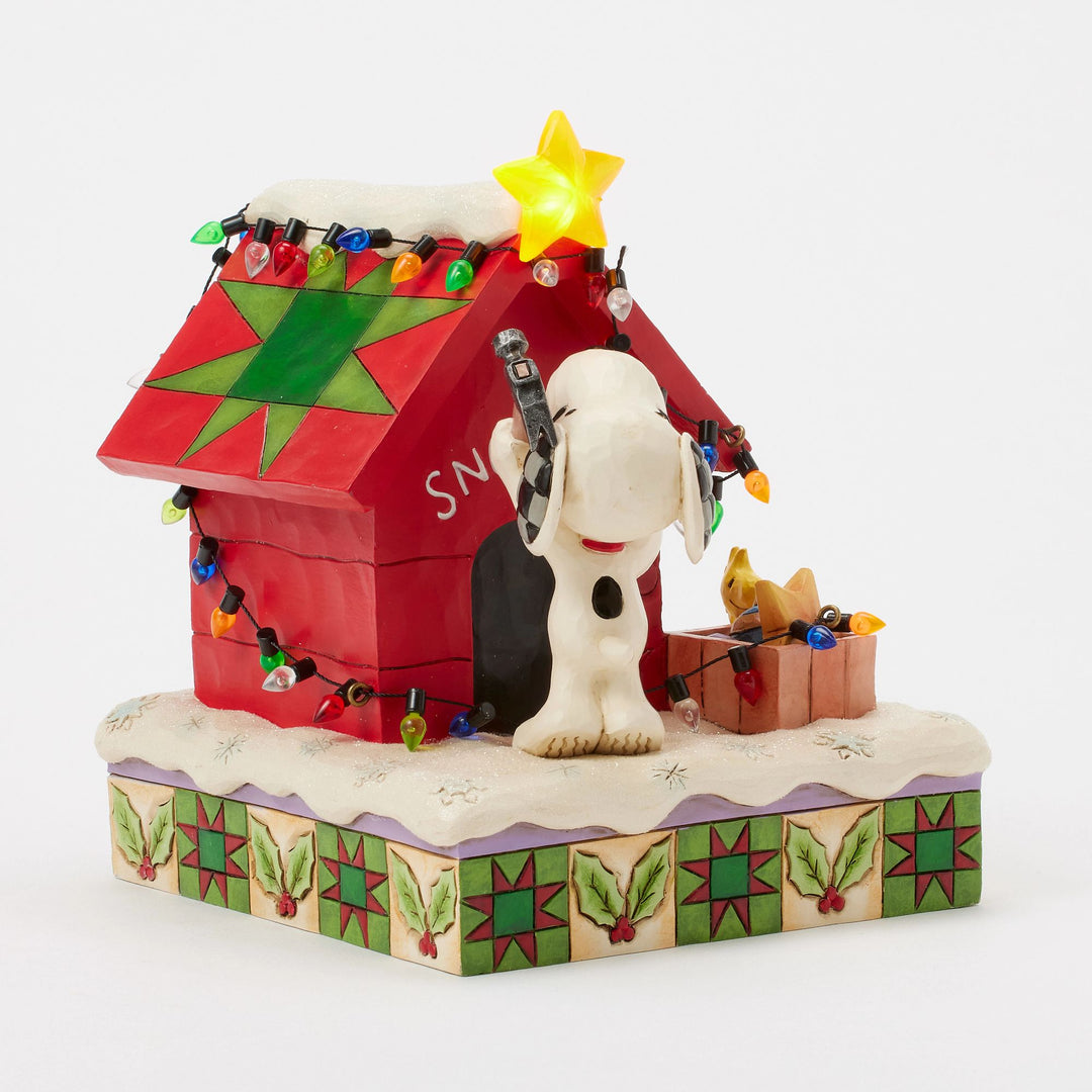 Prize-Worthy Christmas (Snoopy Doghouse) - Peanuts by Jim Shore