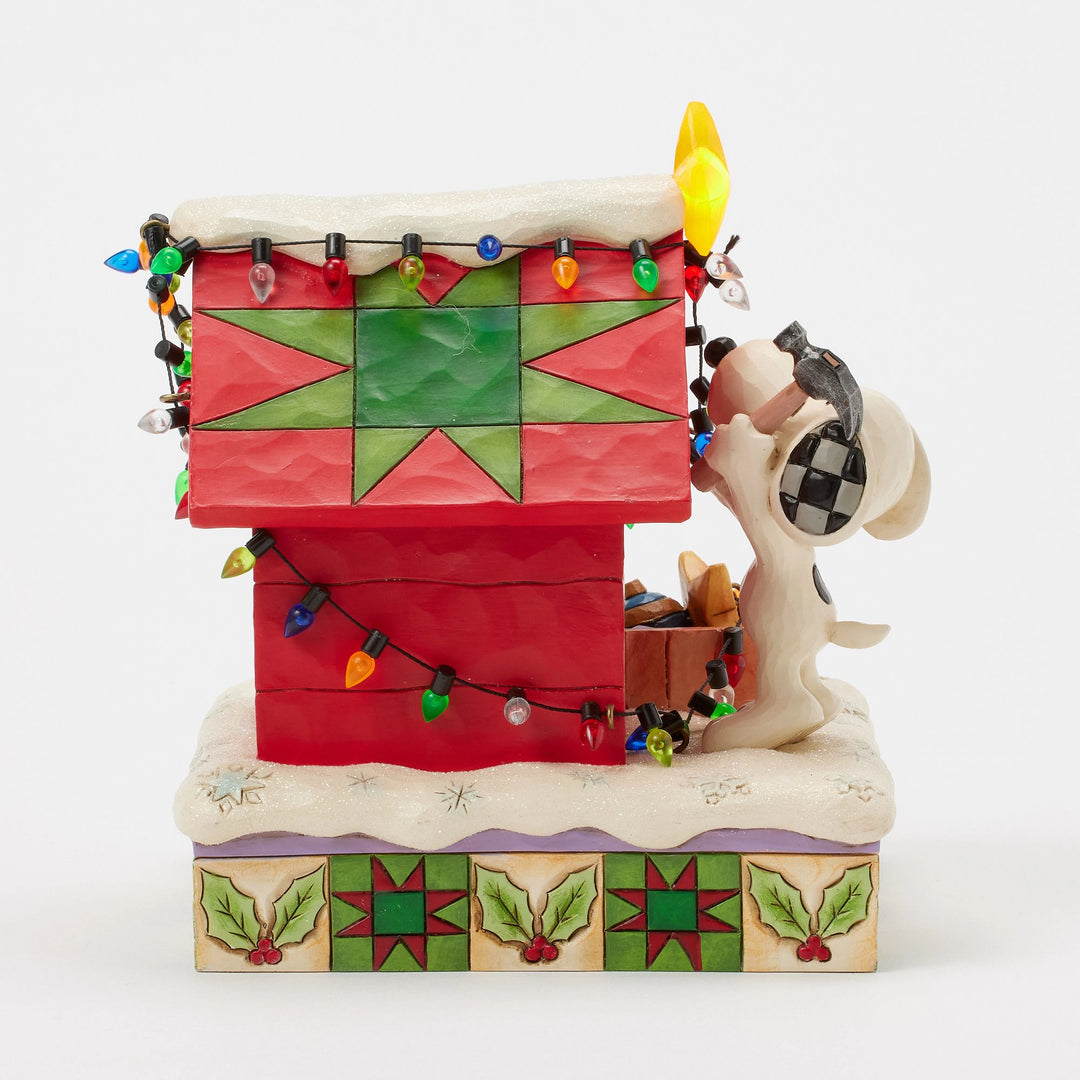 Prize-Worthy Christmas (Snoopy Doghouse) - Peanuts by Jim Shore